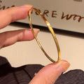 Minimalistischer Armreif in Goldoptik
