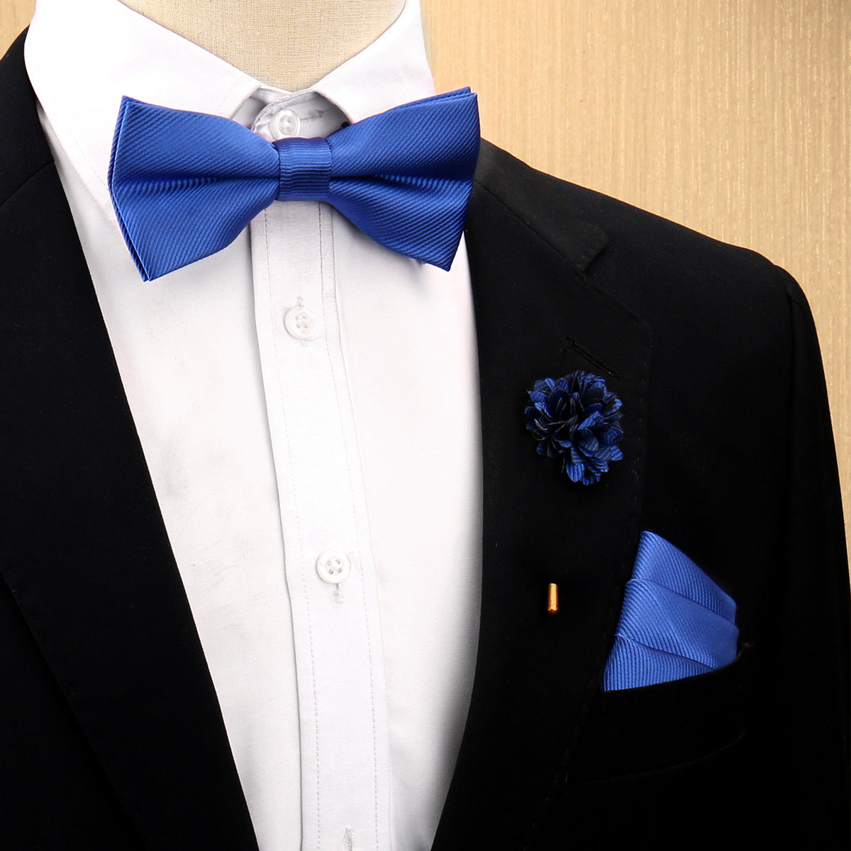 Elegantes Fliegen-Set mit Einstecktuch & Brosche